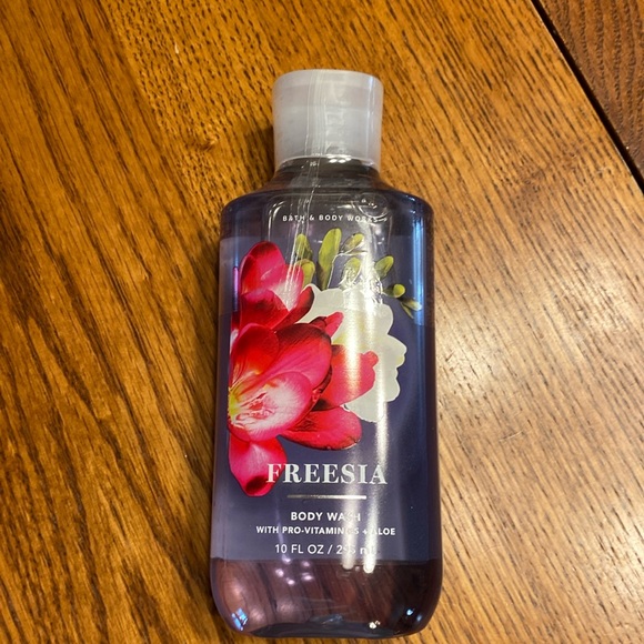 NWT Bath & Body Works Freesia Set - Picture 8 of 14
